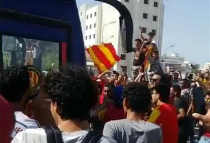 جماهير الترجي التونسي تهاجم حافلة شباب بلوزداد الجزائري