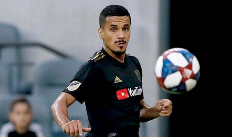 في صفقة مدوية.. محمد المنير من الاتحاد إلى الغريم أهلي طرابلس