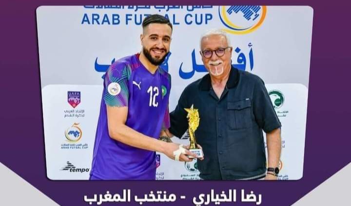 حارس المنتخب المغربي يتوج بجائزة أفضل لاعب في مباراة ليبيا