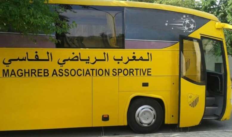 بسبب عطب في الحافلة..النادي القنيطري ينقذ المغرب الفاسي قبل مواجهة طنجة