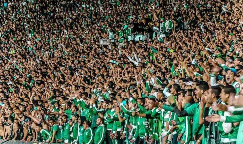 فوضى توزيع بطاقات الإشتراك تدفع جماهير الرجاء لاقتراح طلب جديد !