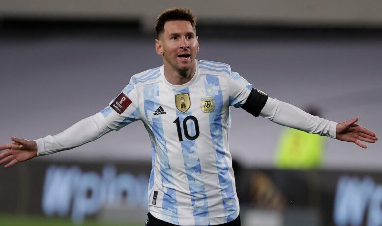 ألتراس الأرجنتين تحذر خصوم ميسي قبل كأس العالم