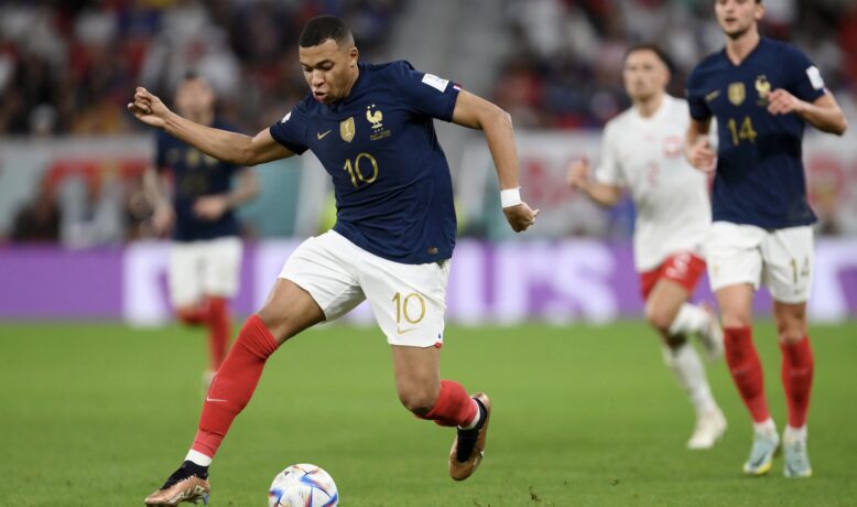 فرنسا تعبر لربع نهائي مونديال قطر على حساب بولندا‬