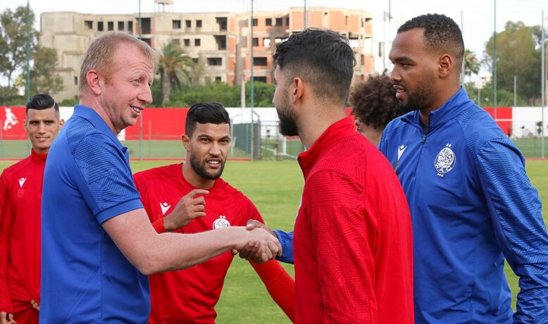 فاندنبروك يوجه تعليمات صارمة للاعبَين بارزين قبل لقاء الأهلي المصري