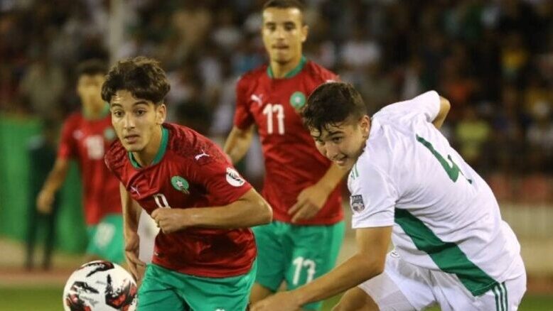 المنتخب المغربي يواجه صغار الجزائر بمعنويات مرتفعة