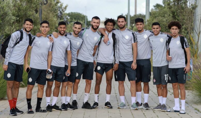 لاعبو الوداد يغادرون مركز محمد السادس قبل الحصة التدريبية الأخيرة لمواجهة الأهلي