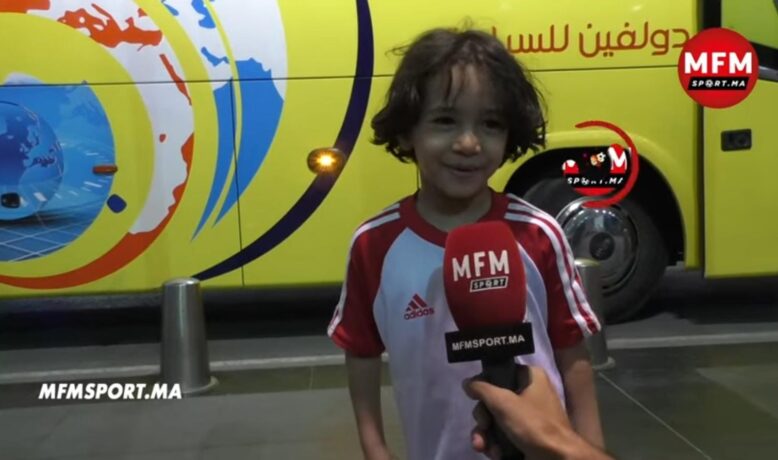 بالفيديو : طفل مصري يصدم الأهلاويين بأغنية آميغو