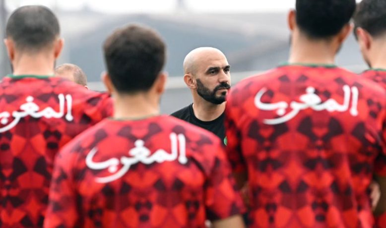 الركراكي يرد على الجزائري عمروش مدرب منتخب تنزانيا