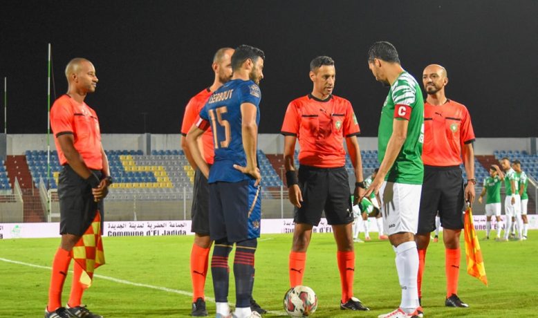 فريق بالدوري الاحترافي يرد على أكاذيب مدربه