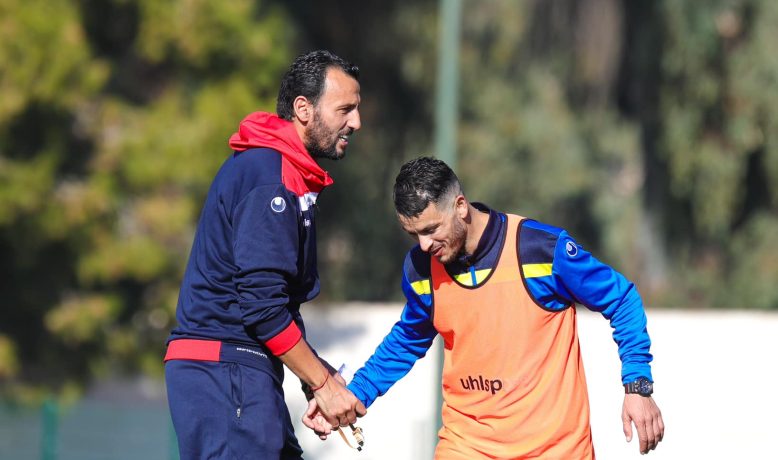 مسؤولو فريق بالدوري يفاوضون مدربهم السابق لتفادي جرهم للجنة النزاعات