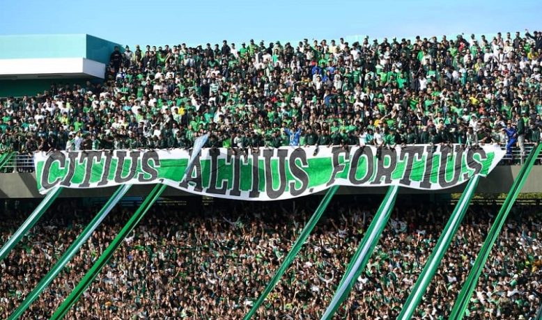 السلطات تصدم جماهير نادي عريق في قمة الدوري الاحترافي