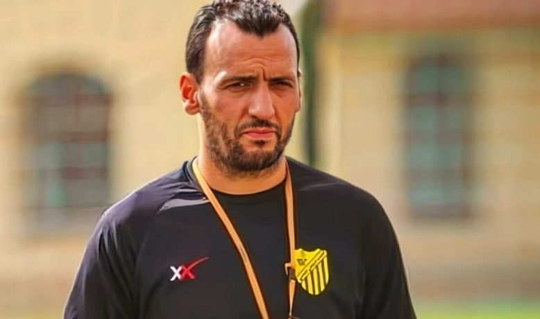 المغرب الفاسي يفاوض مدربًا مغربيًا خارج أرض الوطن لخلافة الروماني