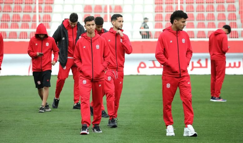 مسؤولو حسنية أكادير يجتمعون بمنخرطي الفريق لدراسة وضعيته