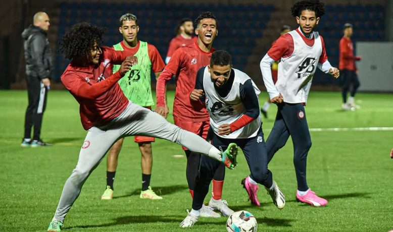 لغة المال للرفع من معنويات لاعبي متصدر الدوري