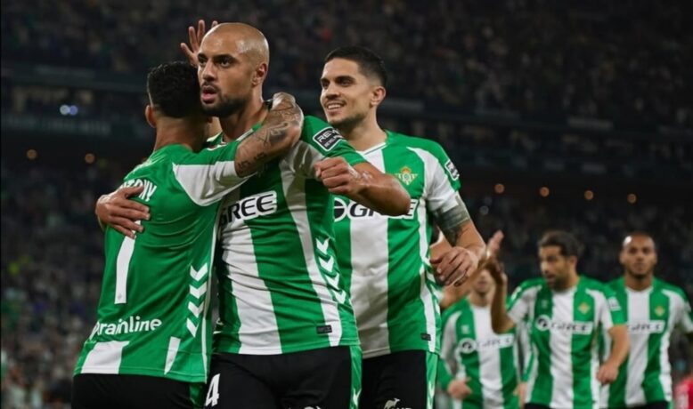 بيتيس يسعى لتأخير التحاق الزلزولي وأمرابط بالمنتخب