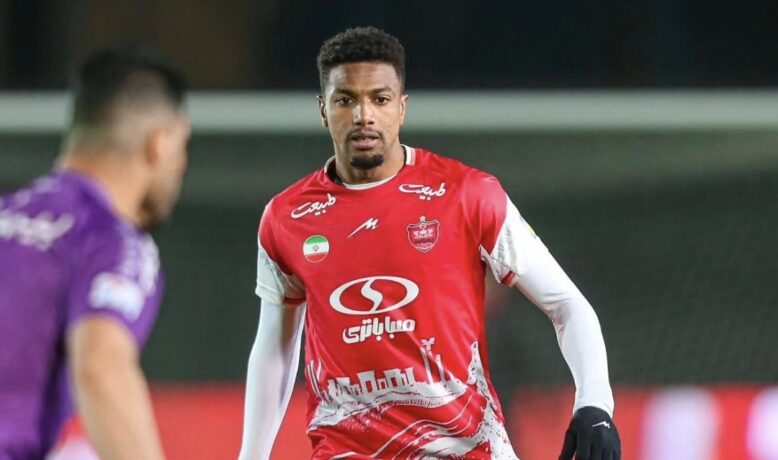 أيوب العملود رجاوي لمدة موسم ونصف قادما من الخالدية البحريني