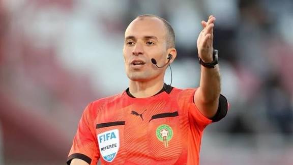 مغربي ضمن الطاقم التحكيمي لمباراة تونس ومالي في ثمن نهائي الكان