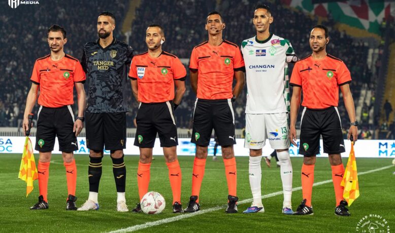 المديرية التقنية الوطنية للتحكيم تُصدر عقوبات في حق طاقم تحكيم مباراة الرجاء واتحاد طنجة