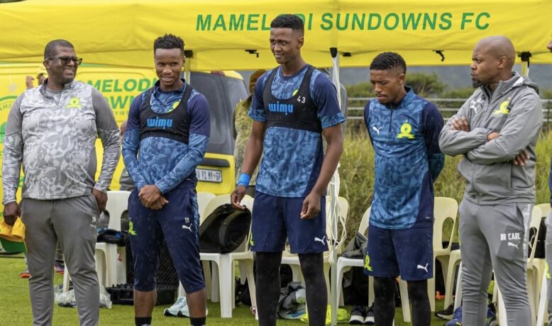 صان داونز يوقف محلل الأداء ماريو ماشا بعد اتهامات بتسريب خطط لموكوينا مدرب مولودية الجزائر