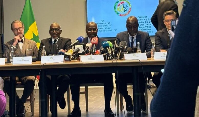السنغال يلوح بشكوى فساد دولية ويستهدف 5 أشخاص دون اتهام المغرب