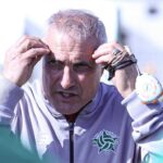 المولودية الوجدية يعلن تخفيض عقوبات كازوني ونیوخور با ويشيد بعمل اللجنة القانونية